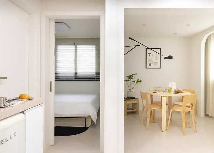 Daire Cozy & Light-filled, Your Wishlisted Travel